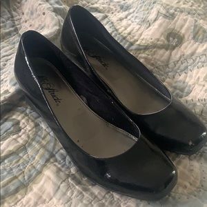 Lifestride Black Patent Leather Wedges Size 7